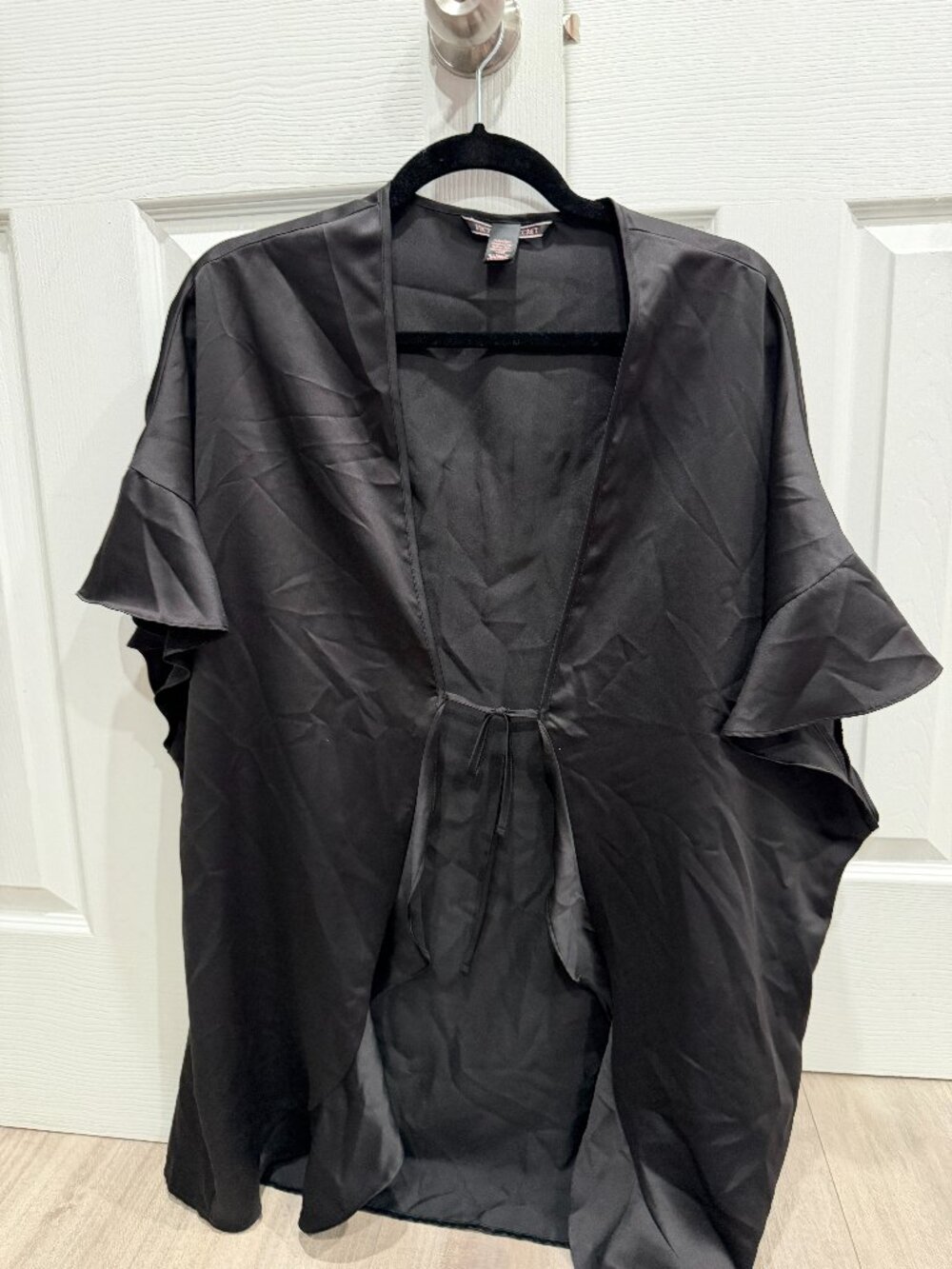 VS Robe [673] - Picture 1 of 3